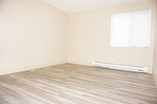 Building Photo - Spacious 2 Bedroom Condo-SPECIAL PRICING.