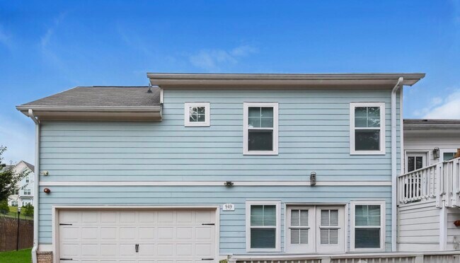 Building Photo - Townhouse Ready Now Townhouse Ready Now