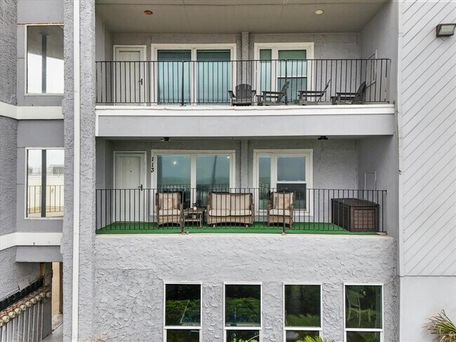 Building Photo - 7600 Seawall Blvd