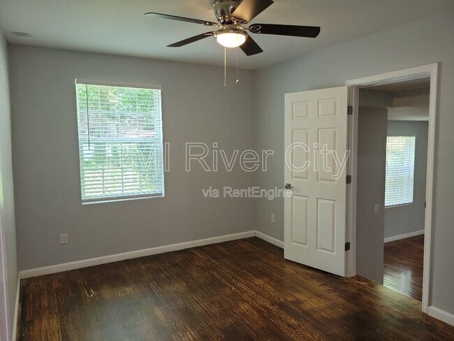 Building Photo - 1356 River Hills Cir E