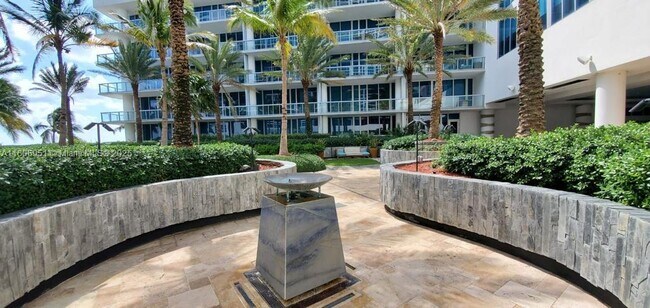 Building Photo - 6801 Collins Ave