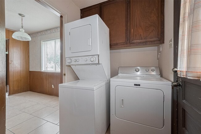 Building Photo - 9126 Willow Meadow Dr