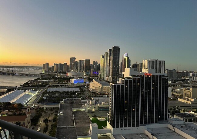 Building Photo - 1750 N Bayshore Dr