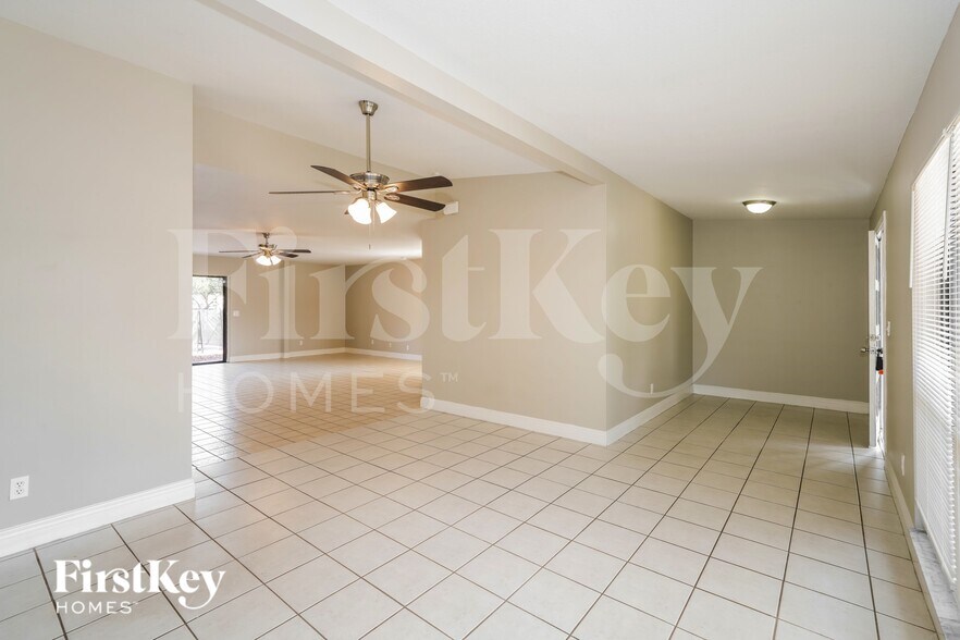 Building Photo - 8020 N Ola Ave