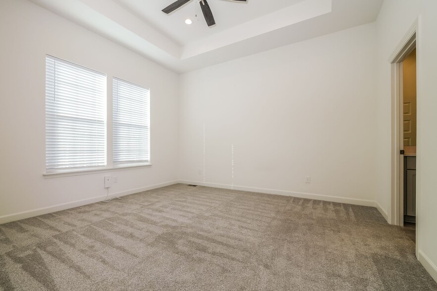 Building Photo - 16157-16165 Fontana St