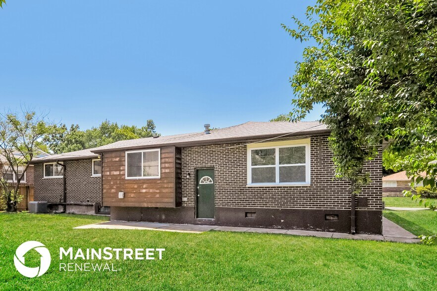 Building Photo - 1120 Spring Valley Dr