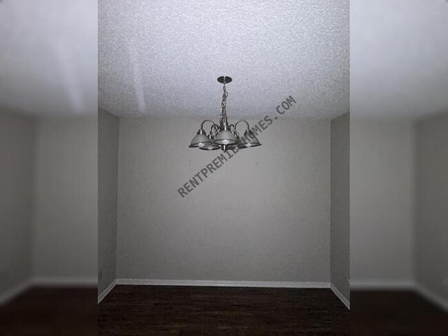 Building Photo - 5711 E 33rd Ct