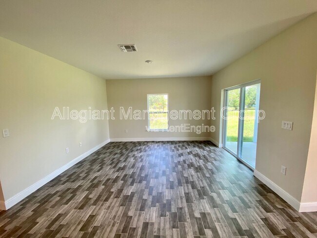 Building Photo - 153 Anzio Dr