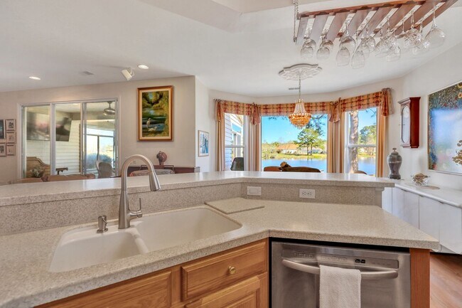 Building Photo - Charming 2 Bed, 2 Bath Rental with Lagoon Views in Sun City!