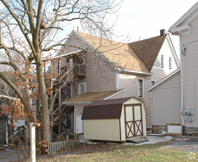 Building Photo - 431 Willowbank St