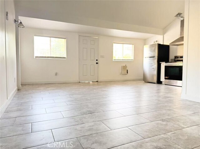 Building Photo - 3233 E Cameron Ave