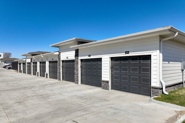 Building Photo - The Parker CLO