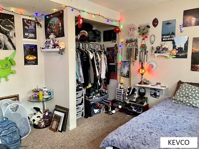 Building Photo - Large Home with Excellent Backyard and Patio