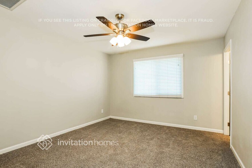 Building Photo - 2520 E Manhatton Dr