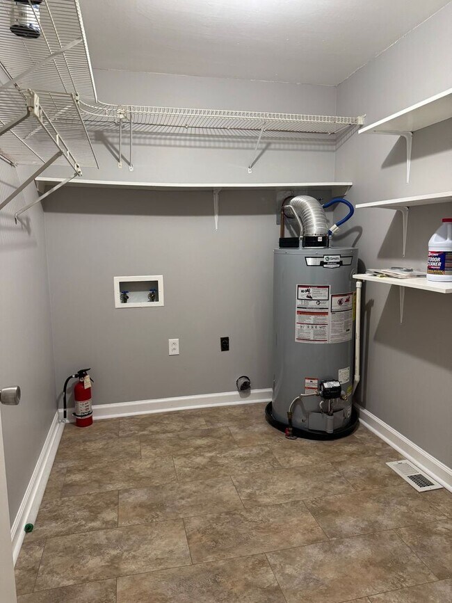 Building Photo - Centrally Located in St. B! 3 Bedrooms and 2.5 Baths! Fenced Backyard! Short term lease available!