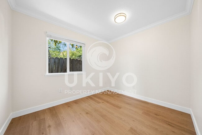 Building Photo - 3007 Nicol Ave