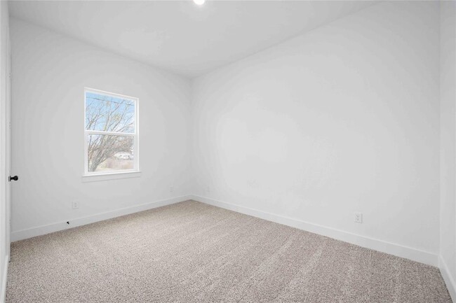 Building Photo - 5320 Rue St