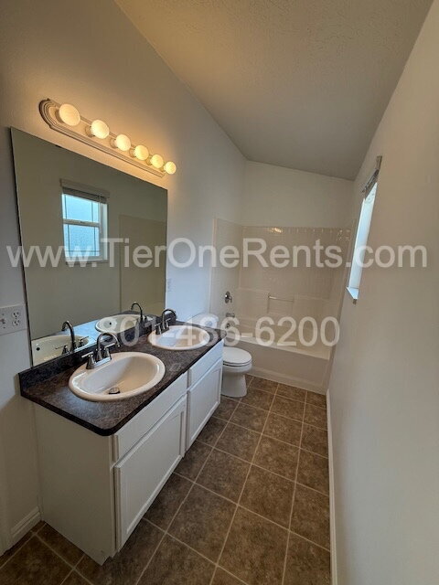 Building Photo - NO DEPOSIT option available for qualified ...