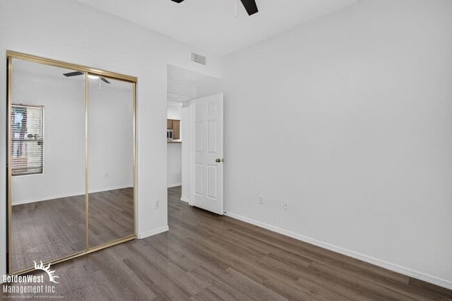 Building Photo - Beautiful 2Bdm 2Ba Condo with Community Pool in Glendale!