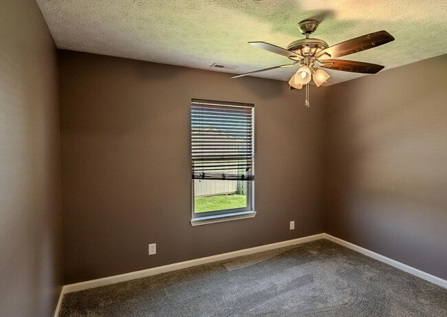 Building Photo - 2403 Cushing Dr