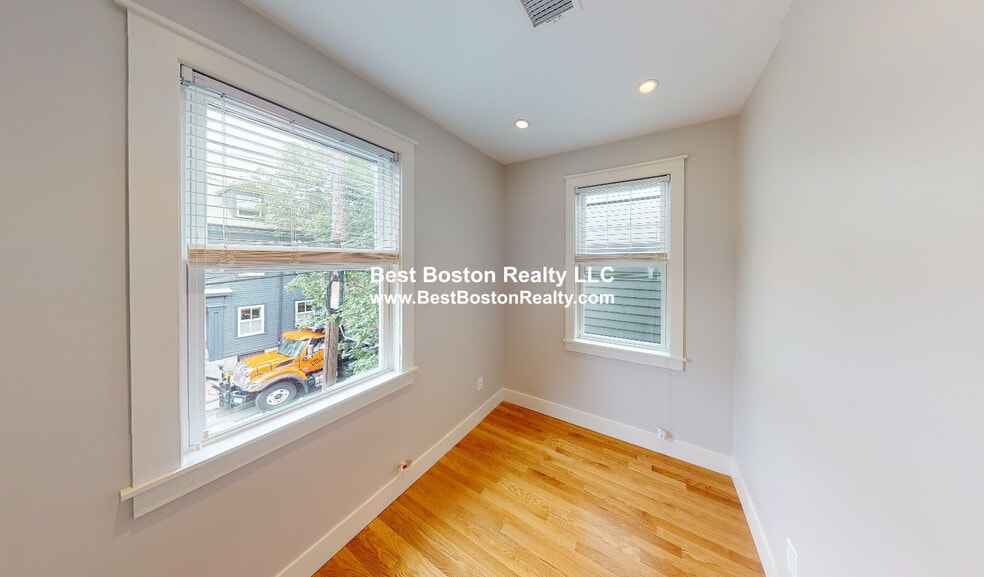 Building Photo - 70 Spring St