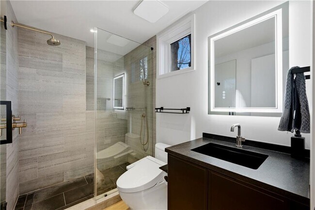 Building Photo - 1033 Reeder Cir NE