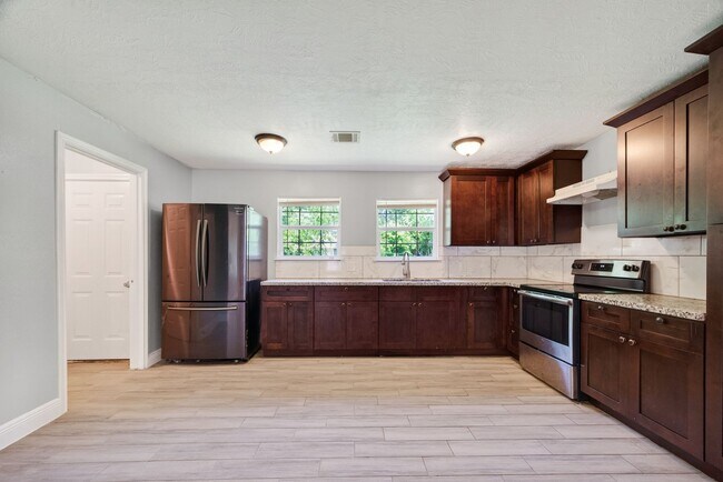 Building Photo - 3031 Groton Dr