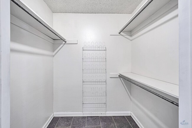 Building Photo - 412 E 89th St