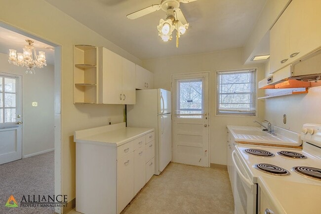 Building Photo - Cute Home Near Anneberg Park!