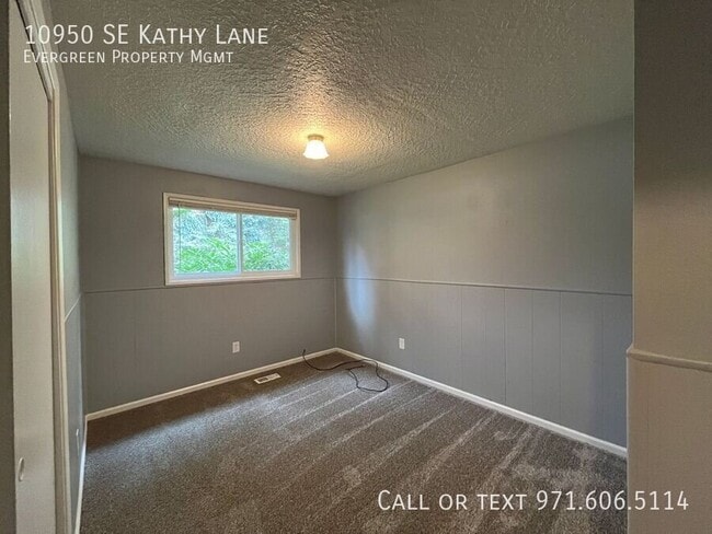 Building Photo - 10950 SE Kathy Ln