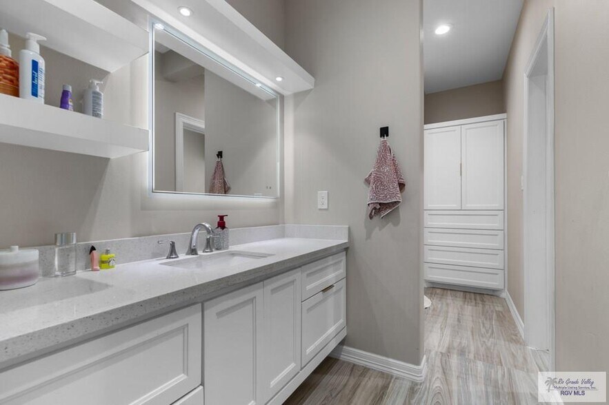 Building Photo - 6012 Wendy Lue Ct