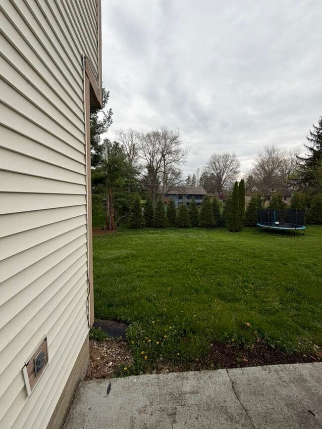 Building Photo - 310 Powell Rd