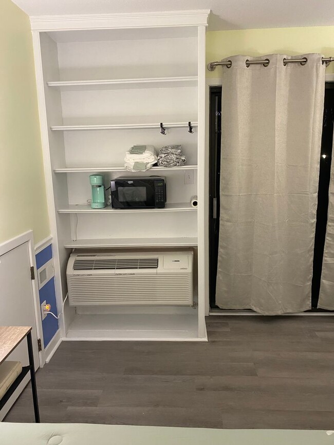 Building Photo - Beautiful 1BR/1BA Studio Condo Some Utilit...