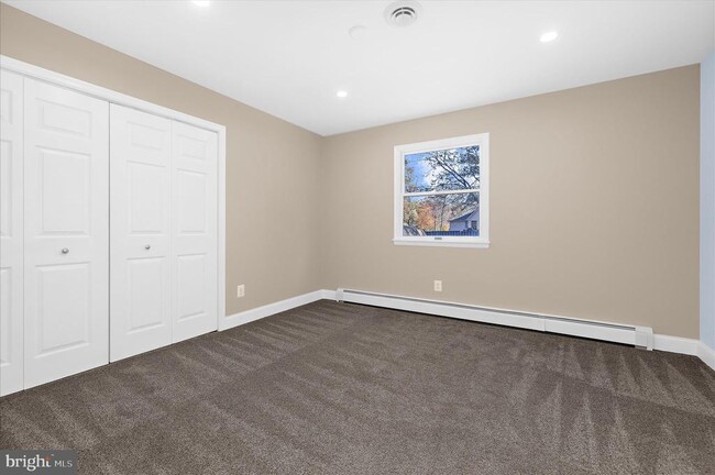 Building Photo - 7643 Paradise Beach Rd