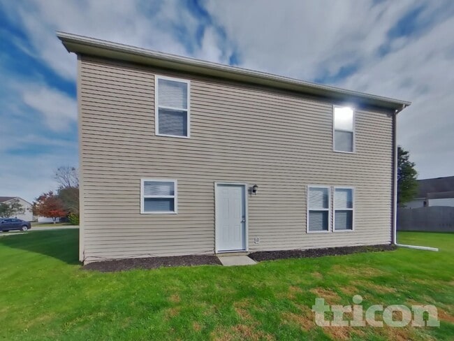 Building Photo - 824 Streamside Dr