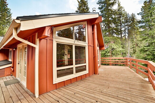 Building Photo - 330 Wilderness Dr
