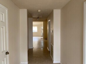 Building Photo - 2142 Greenbriar Colony Dr