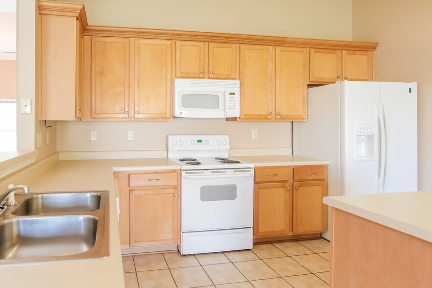 Building Photo - 4064 Sidlehill Dr