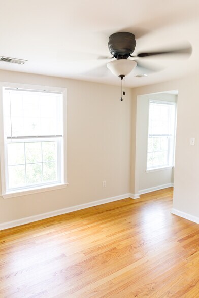 Building Photo - 116 America St