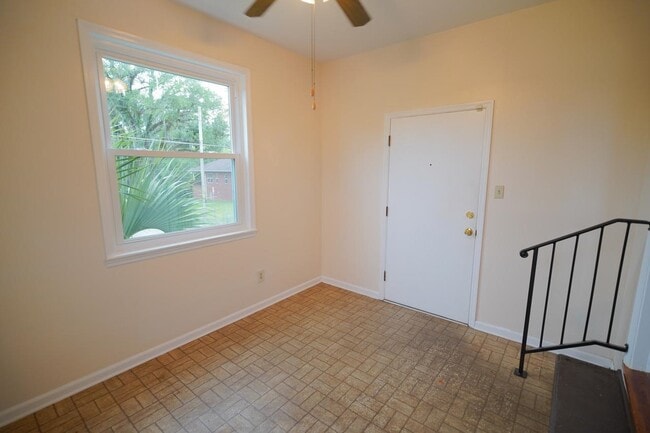 Building Photo - 212 W Osceola St