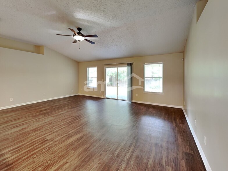 Building Photo - 8745 Edgebrook Ct
