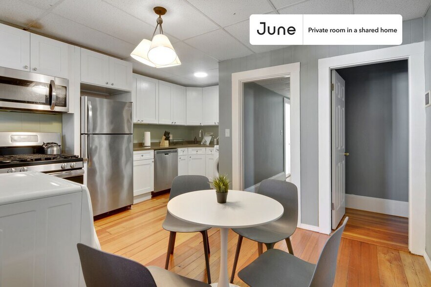 Building Photo - Room in Shared 4 bed/1 bath home in Polish Triangle