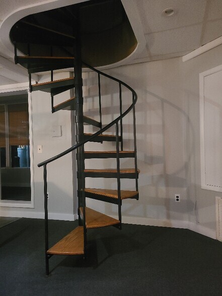 Building Photo - 16 Queen Rd