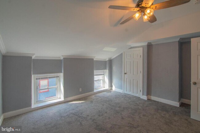 Building Photo - 187 Conarroe St