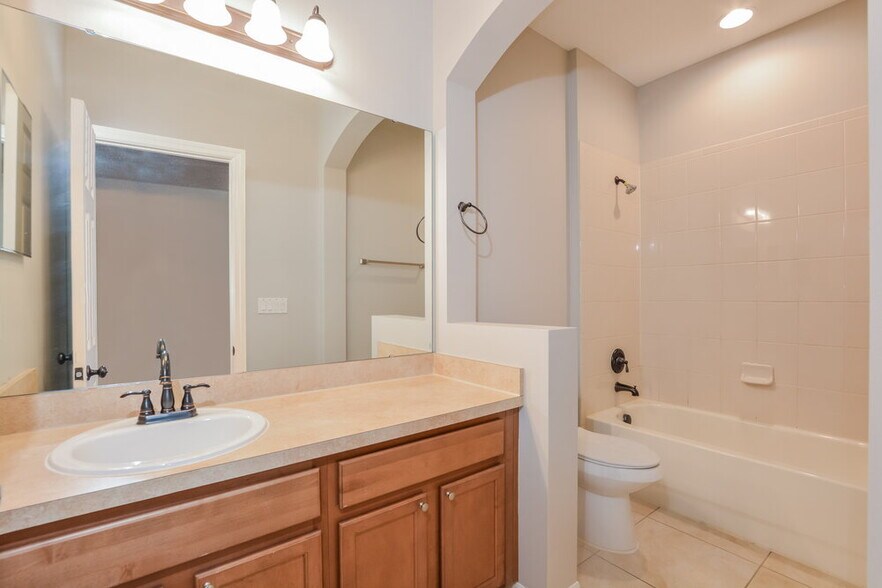 Building Photo - 15128 Stonebriar Way