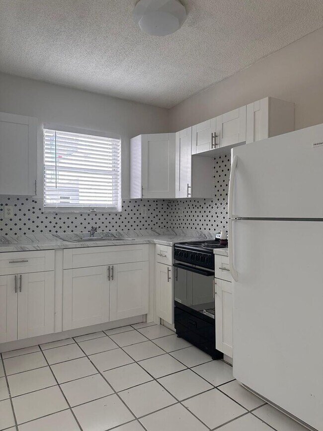 Interior Photo - 626 - Kina Hialeah