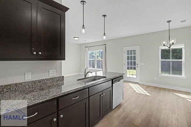 Building Photo - 547 Fairview Cir