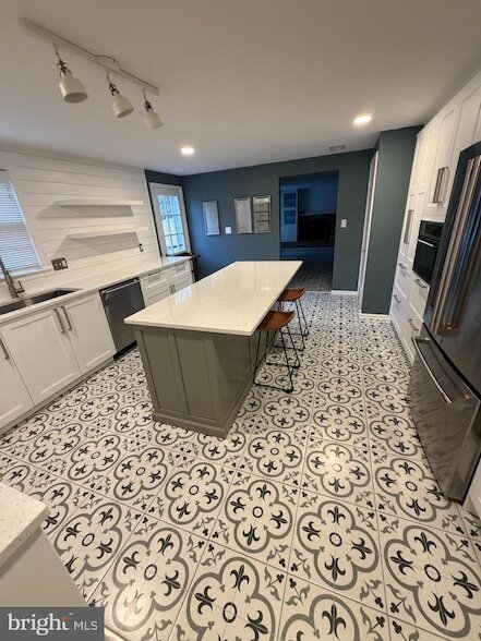 Building Photo - 7000 Old Cabin Ln