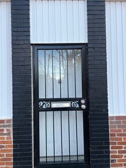Front door - 818 Whitelock St