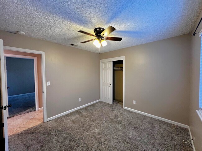 Building Photo - 516 Sun Rose Ave